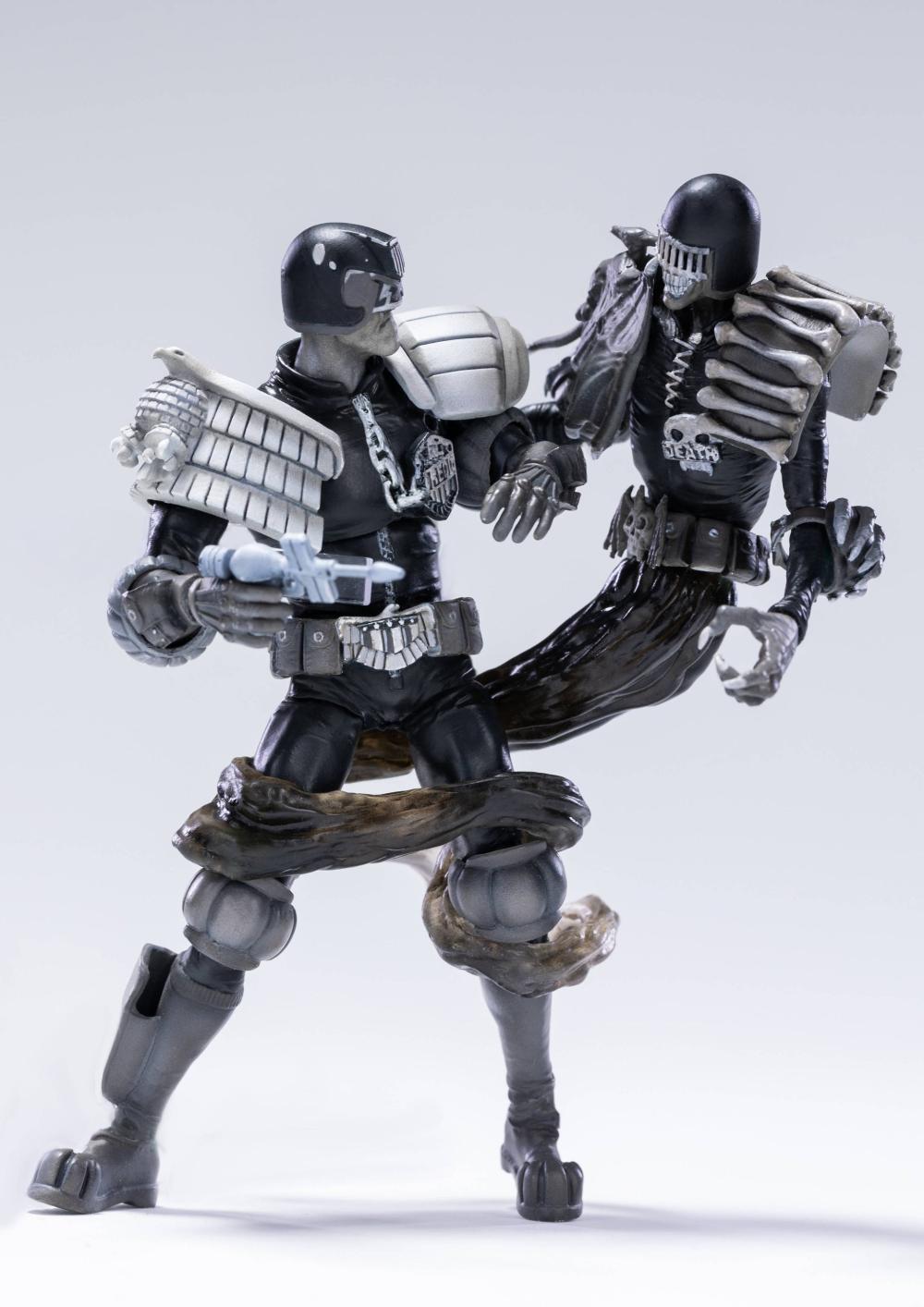 SDCC 2022 JUDGE DREDD VS DEATH BLACK & WHITE PX 1/8 AF